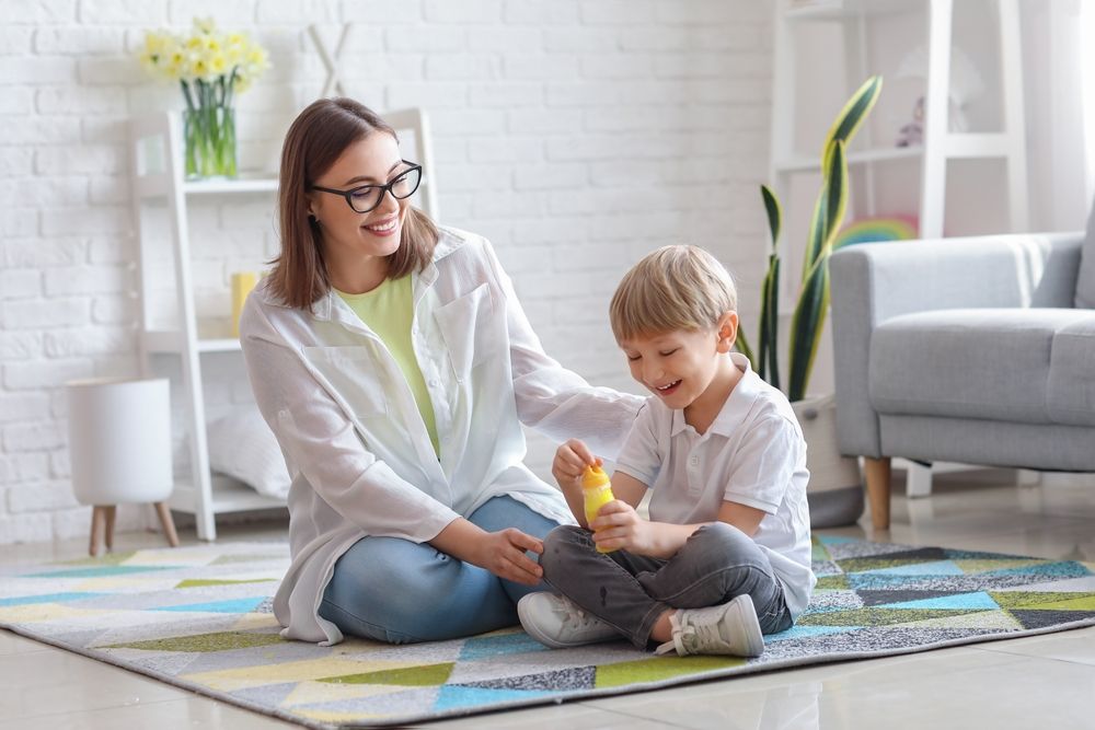 Unterstützung von Berufstätigen Eltern und Erkundung Lokaler Babysitter-Rollen