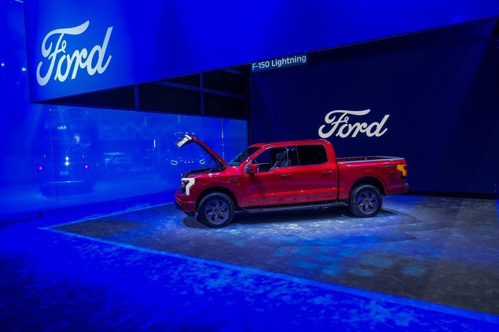 2025 Ford F-150 Lightning: Electric Powerhouse Redefined