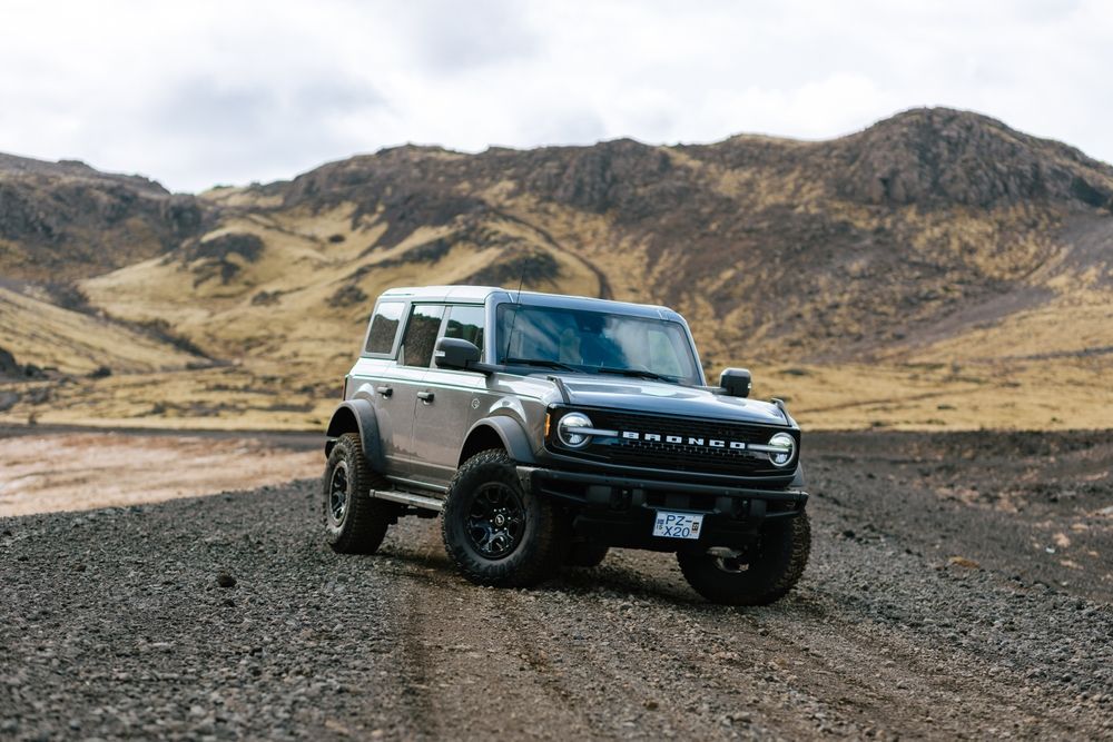 Ford Bronco Raptor Unleashes Extreme Off-Road Power for 2026