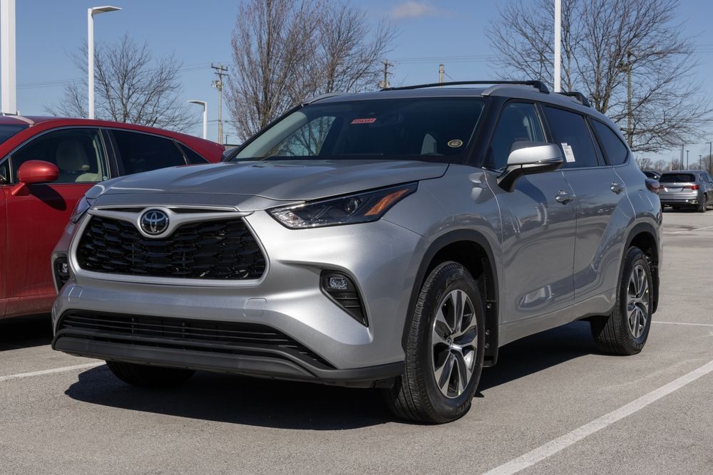 Introducing the 2025 Toyota Highlander XLE: Versatility and Modern Comfort