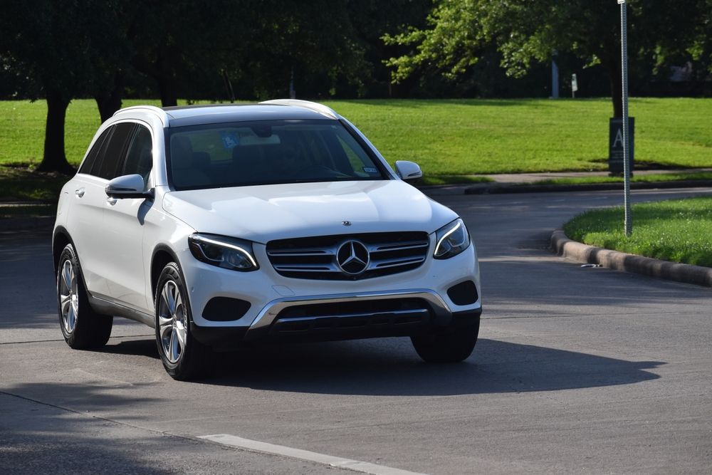 2025 Mercedes-Benz GLC: Luxe Comfort and Smooth Performance