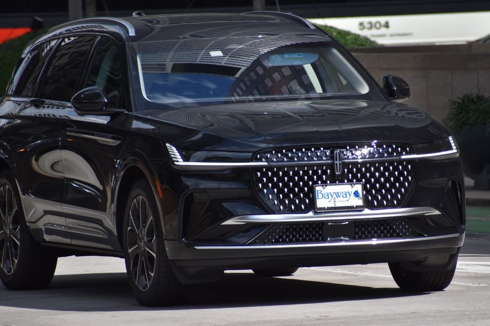 Experience the 2025 Lincoln Nautilus: Premium Excellence