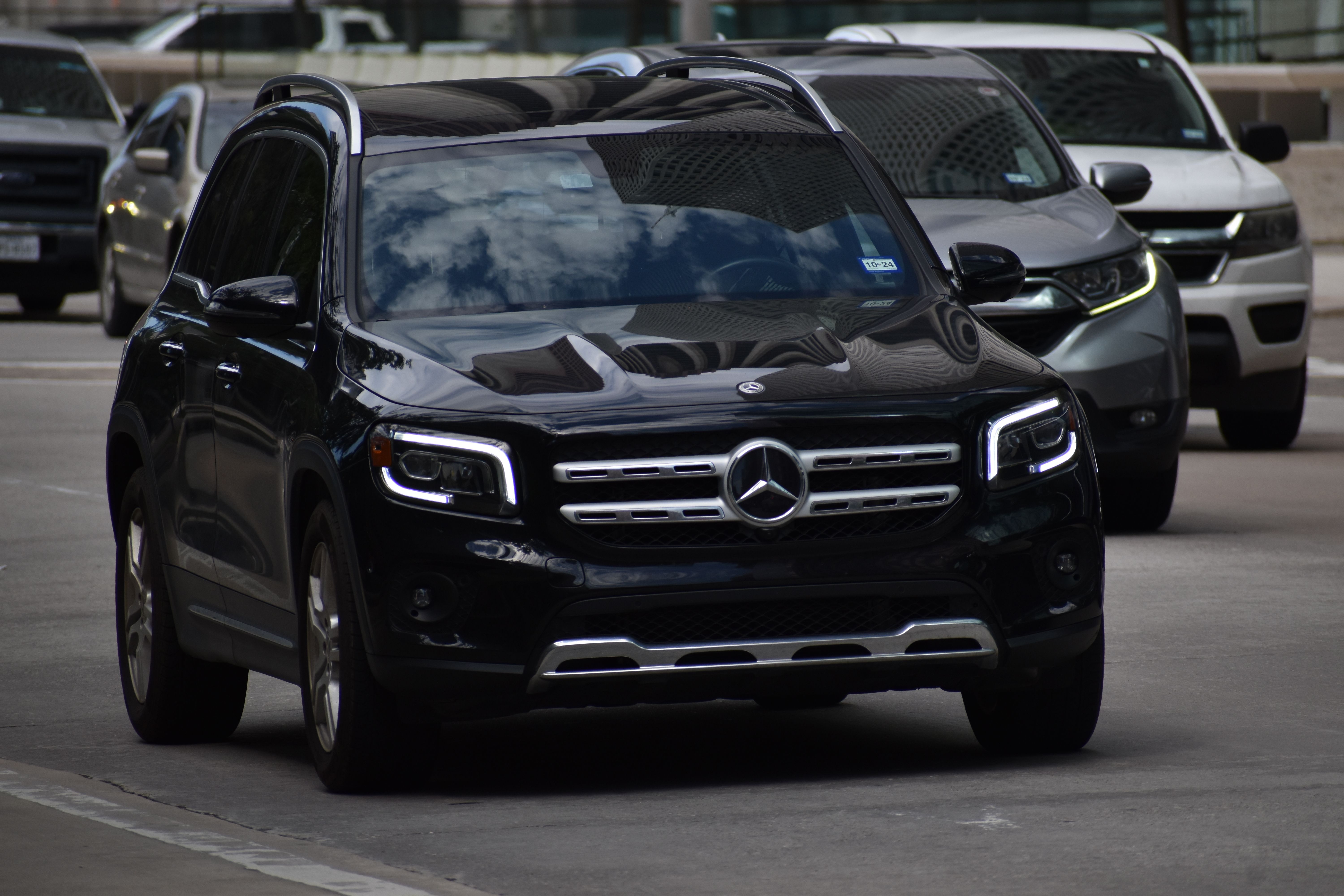 Introducing the 2025 Mercedes-Benz GLB: Versatile Luxury Compact SUV