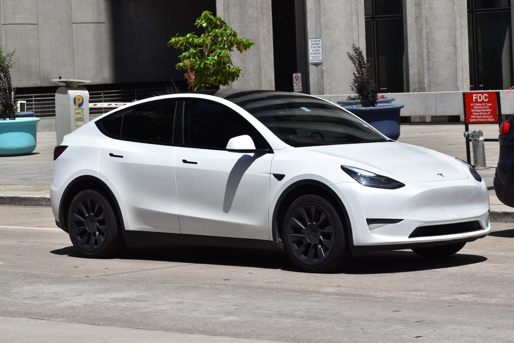 2025 Tesla Model Y: Elegance and Innovation