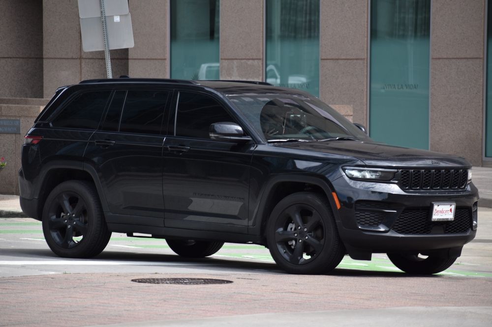 The New 2025 Grand Cherokee: Elevating Luxury Off-Road