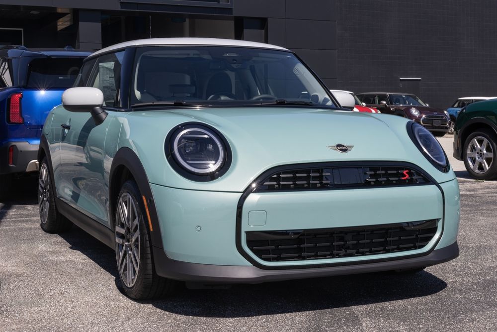Introducing the 2025 Mini Cooper: Classic Charm, Modern Appeal