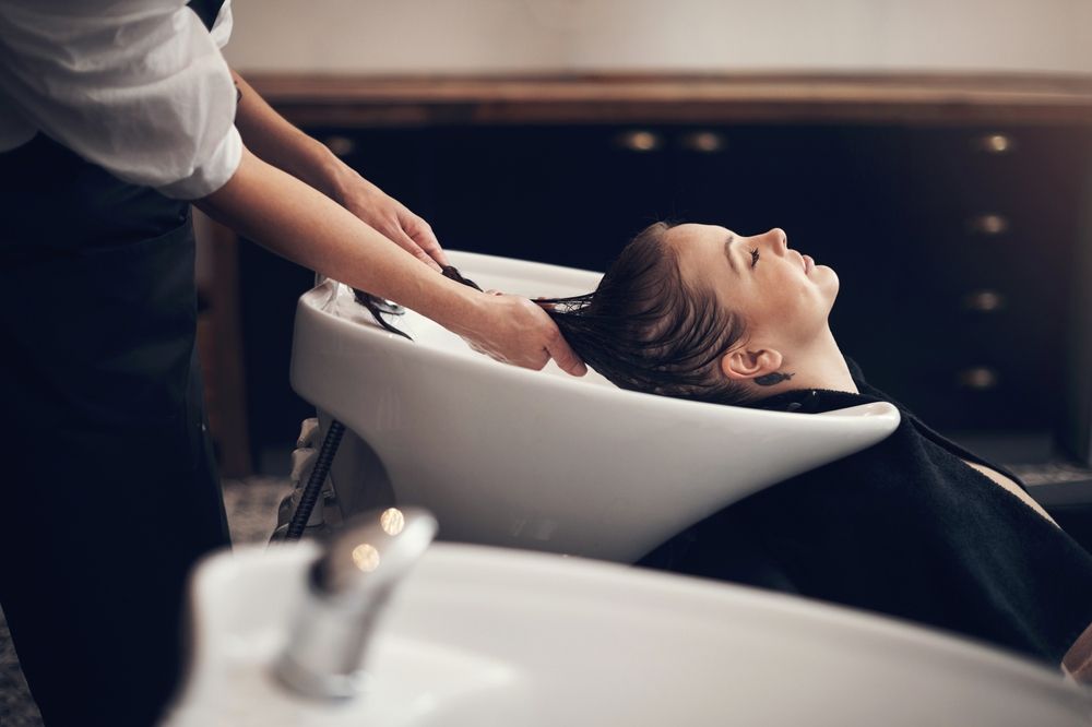 Tips for Finding the Best Nearby Women Hair Salons 