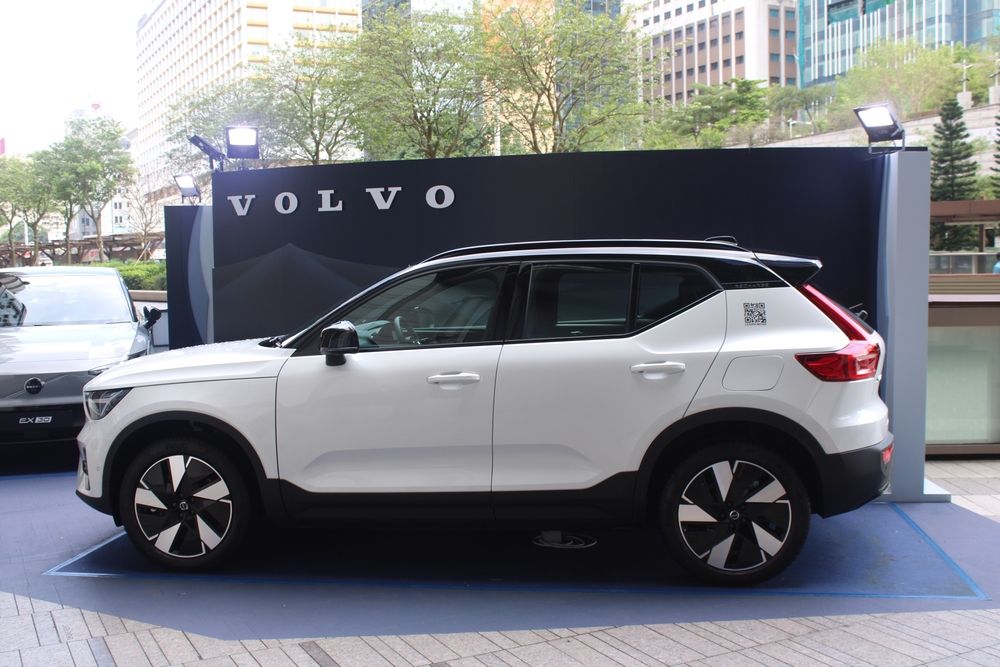 2026 Volvo XC40: Nordic Design, Urban Versatility