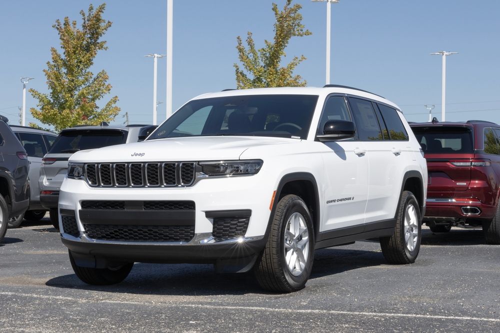 Introducing the 2025 Jeep Grand Cherokee Laredo: Style and Capability