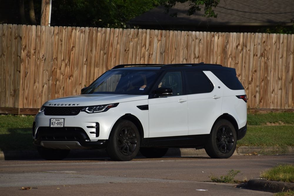 2025 Range Rover Velar: A Blend of Style and Capability