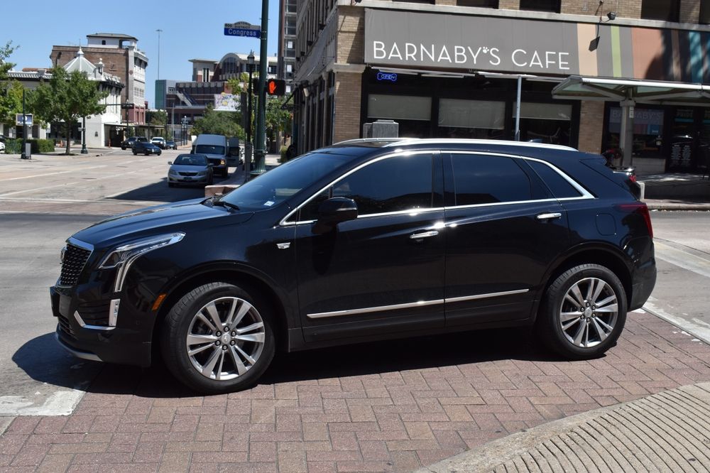 Experience the 2025 Cadillac XT5: Premium Functionality