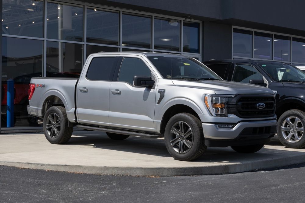 Discover the 2025 Ford F-150 SuperCrew XLT: Power and Innovation