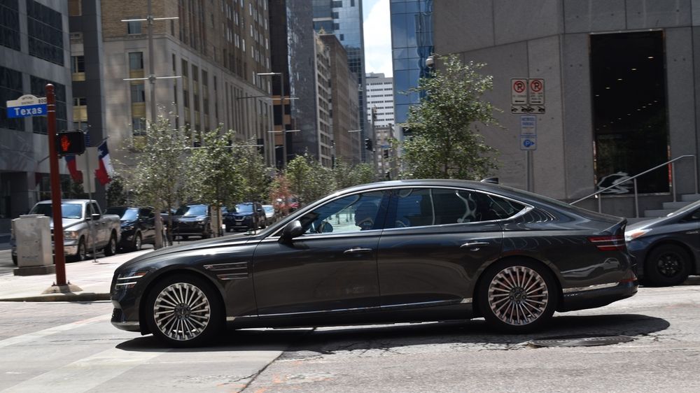 2025 Genesis G90: Luxurious Innovation Meets Performance