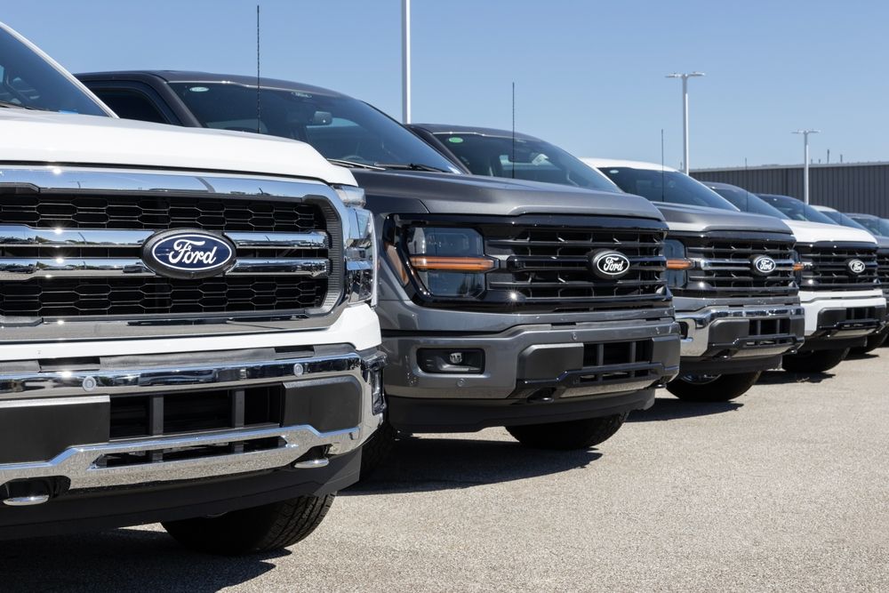 Explore the 2025 Ford F-150 SuperCrew Lariat: Luxury Meets Power