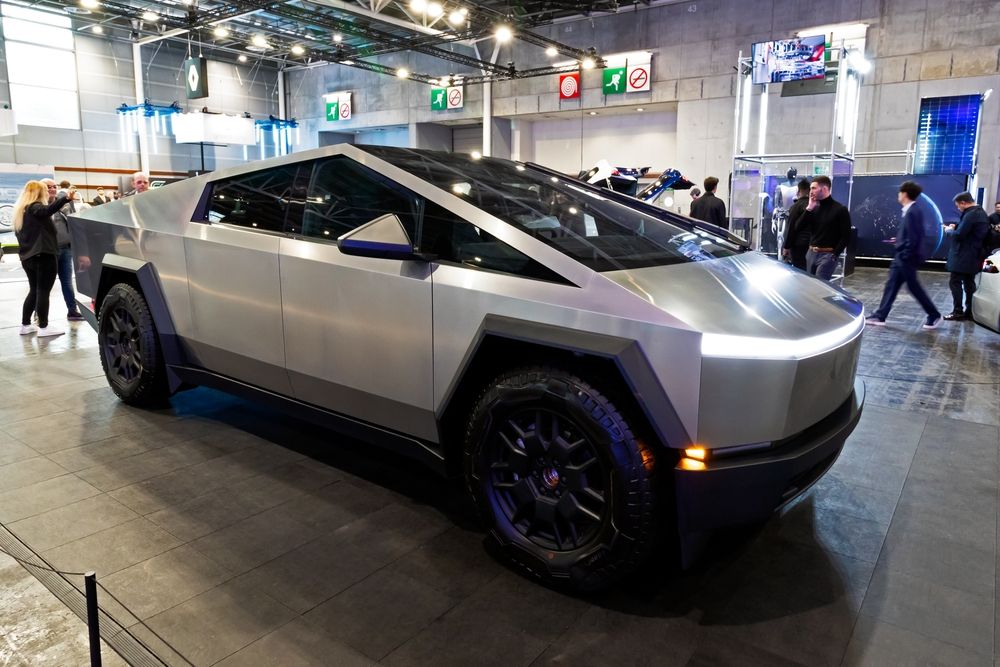 Introducing the 2025 Tesla Cybertruck: Redefining the Electric Pickup