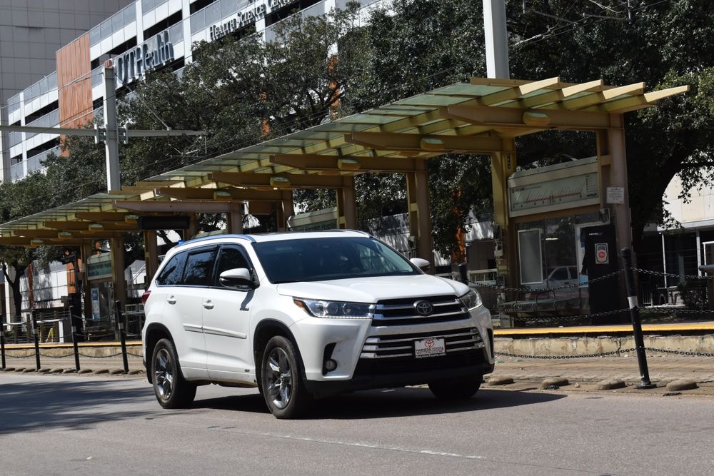 2026 Toyota Highlander XLE: Roomy Comfort Meets Everyday Versatility