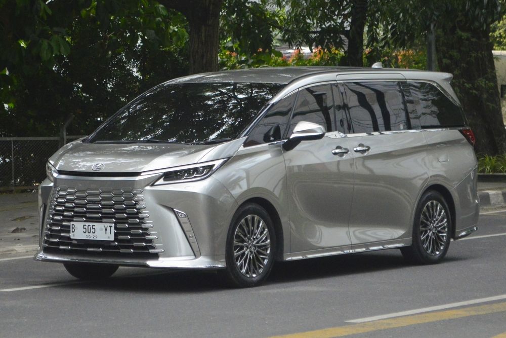 Unveiling the 2025 Lexus LM: Luxury and Comfort Redefined