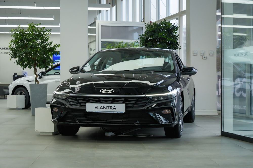 Hyundai Elantra 2025: Sedán Espacioso, Económico y lleno de Características