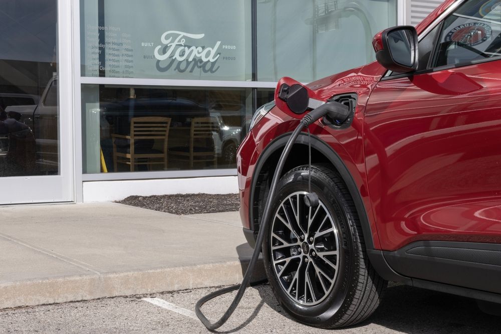 Discover the 2025 Ford Escape ST-Line Elite Hybrid: Style and Efficiency