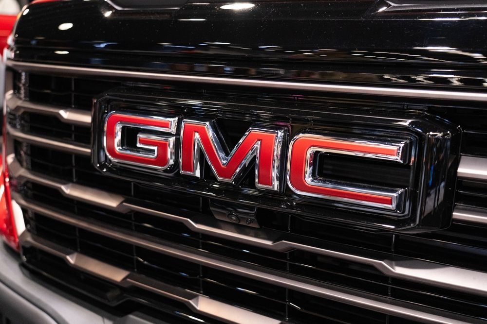 2025 GMC Savana Cutaway: Flexible Foundation for Commercial Success