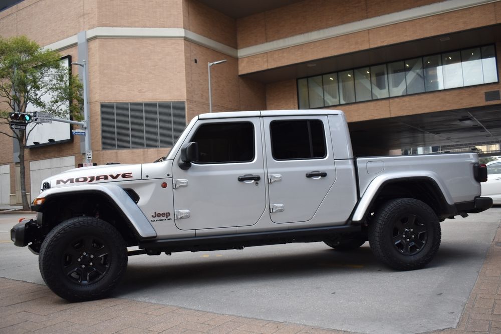 Jeep Gladiator 4xe Combines Hybrid Power and Utility for 2026
