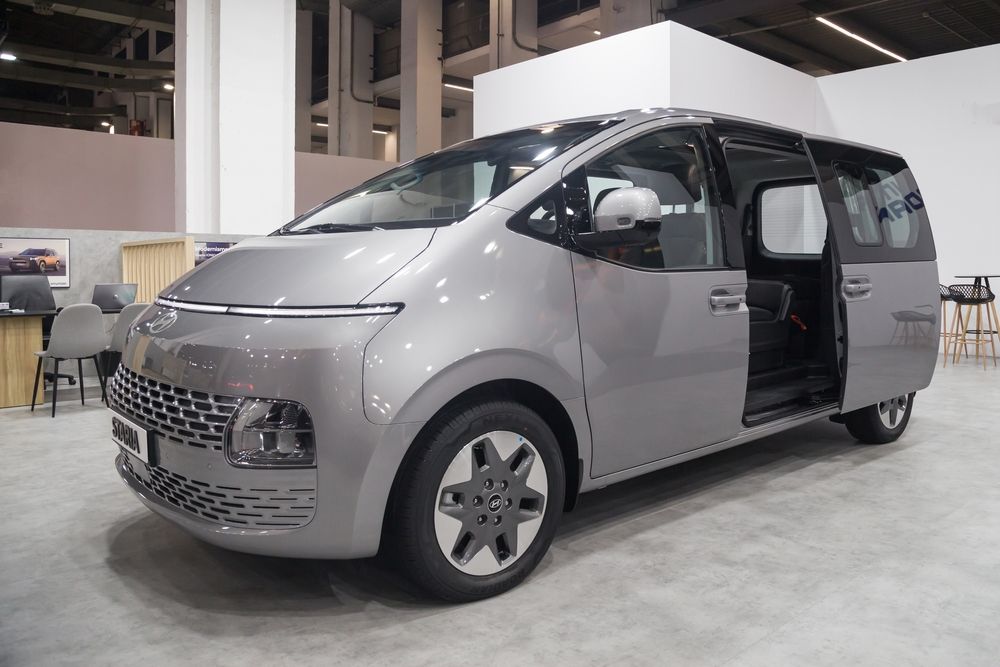 2026 Hyundai Staria Hybrid: Futuristic Comfort for Families and Fleets