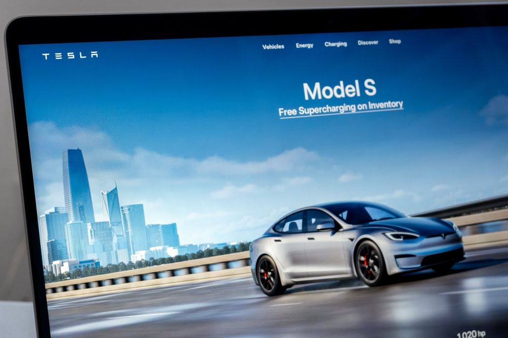 2025 Tesla Model S: Electric Luxury, Performance Redefined