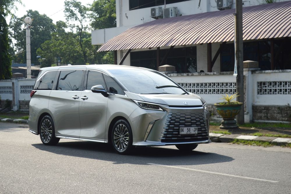 2026 Lexus LM: Chauffeured Luxury Elevated to New Heights