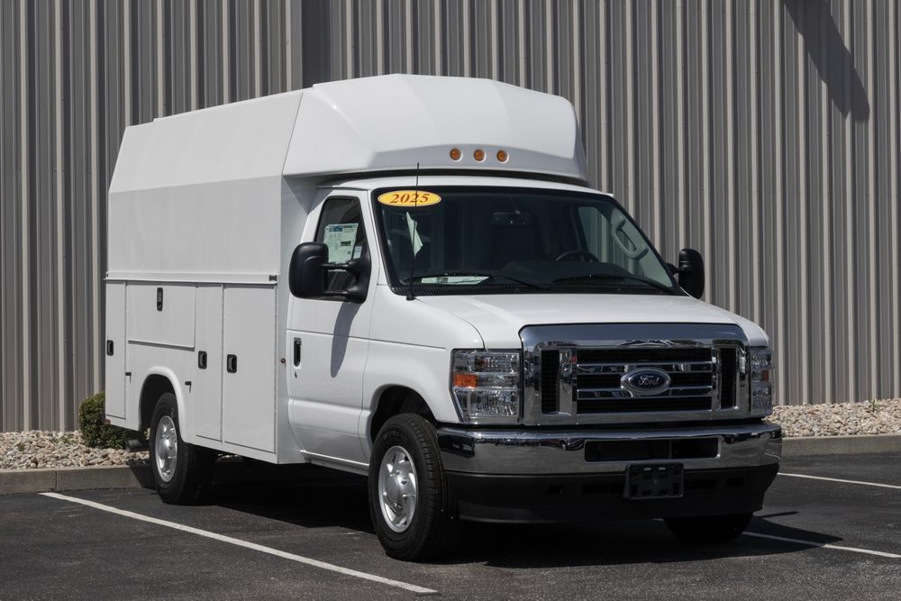 2025 Ford E-350: Trusted Versatility for Work and Transport