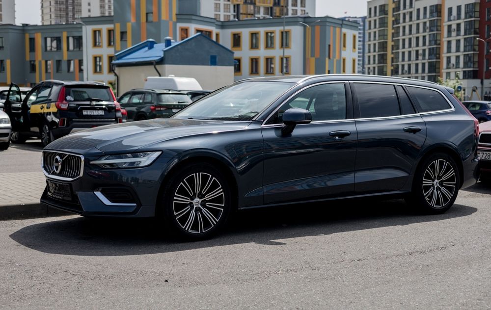 Volvo V60 Wagon Powers Ahead in 2025