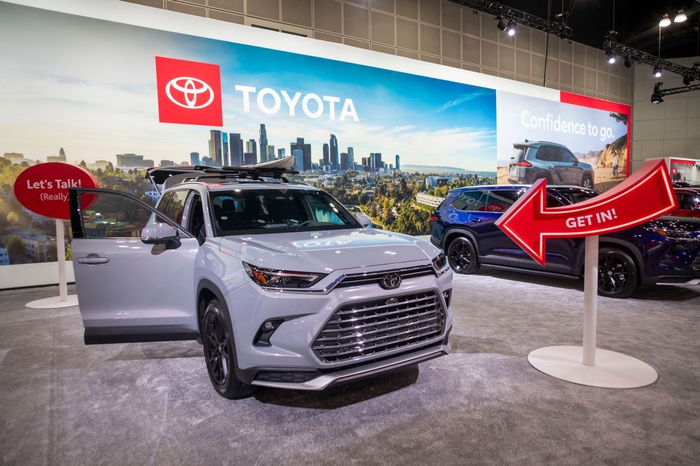 2027 Toyota Highlander: Family Comfort Meets Smart Capability