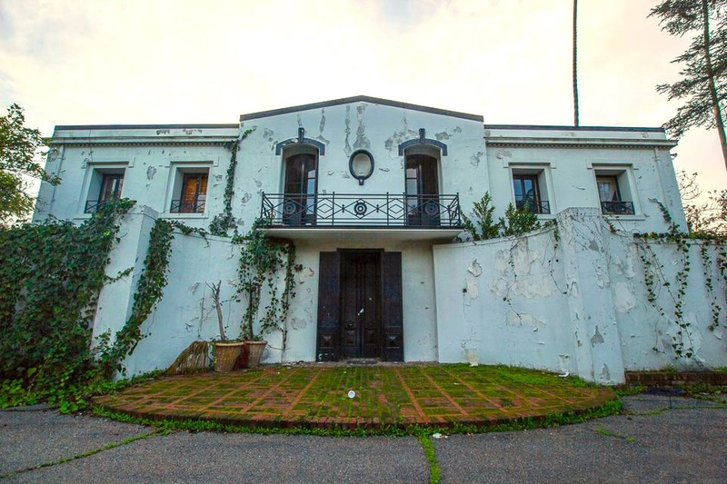 A Look Inside Liza Minnelli’s Abandoned Childhood Mansion | 