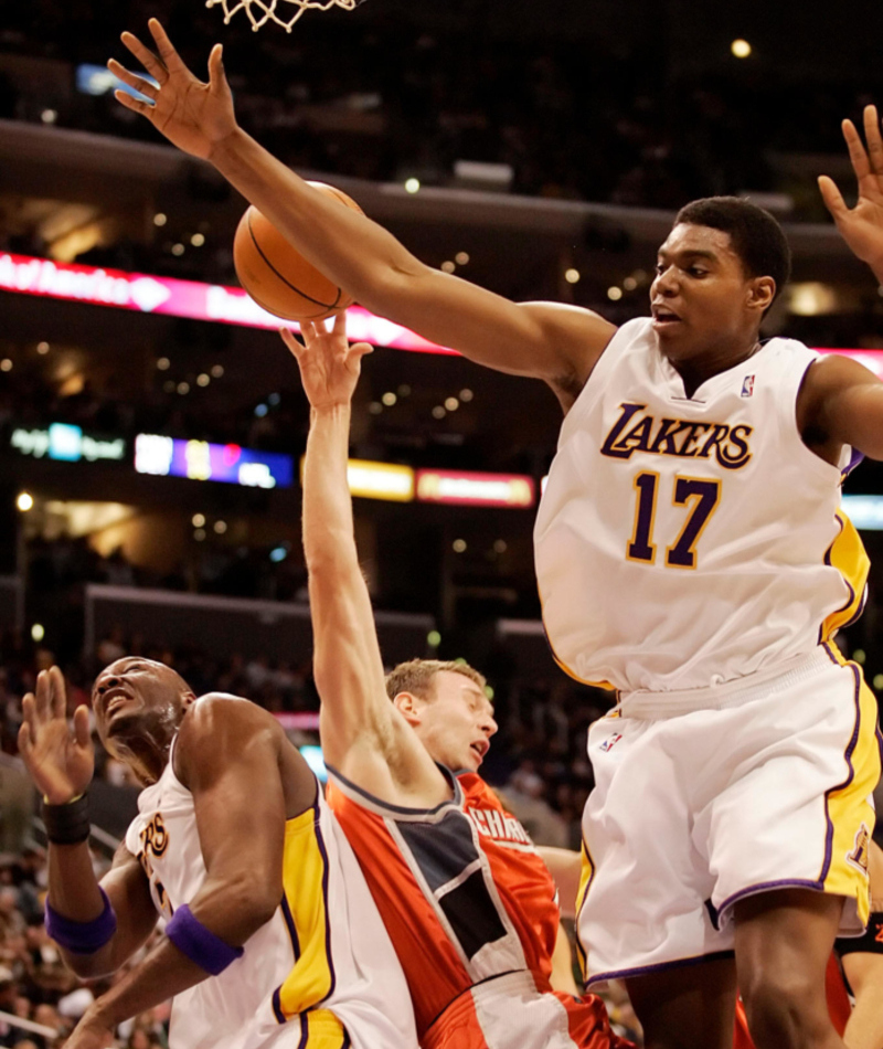 Andrew Bynum – 7’,285 lbs | Alamy Stock Photo by Francis Specker