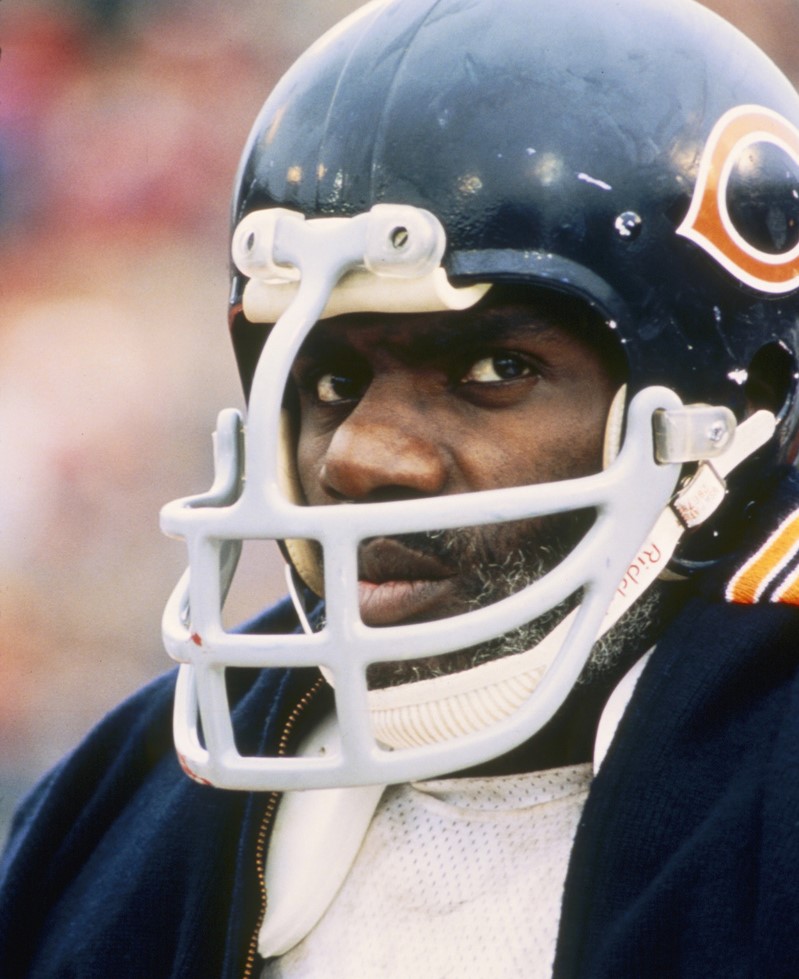 Alan Page Wins an MVP | Getty Images Photo by Billy Robin McFarland
