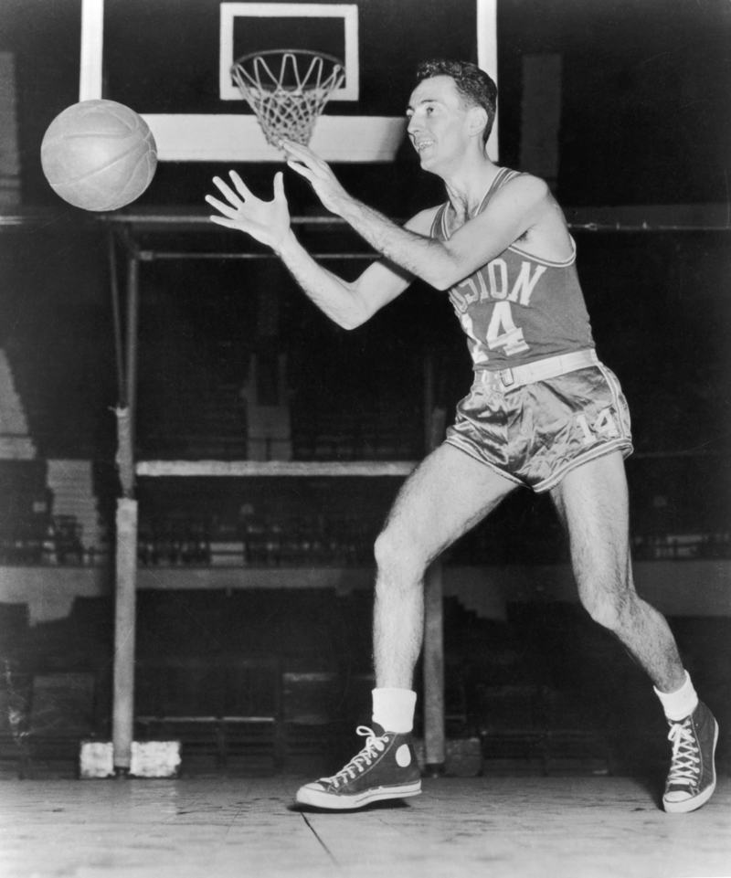Bob Cousy Makes Friends With the Hoop | Getty Images Photo by Hulton Archive