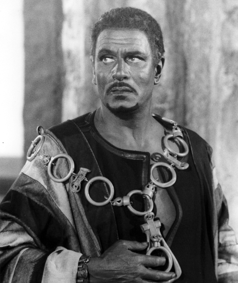 Laurence Olivier as Othello in Othello | Alamy Stock Photo by RGR Collection 