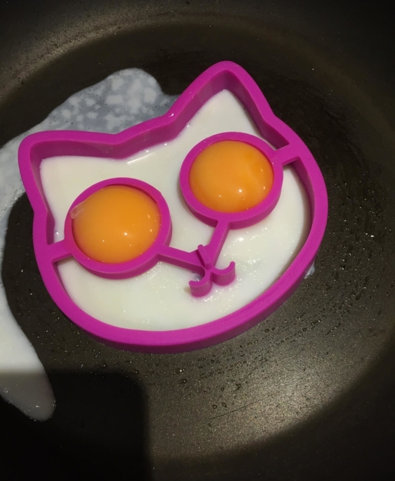Egg Mold by Fred and Friends ($10 to $19.40) | Imgur.com/F59u4