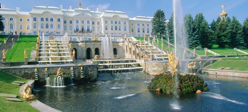 Peterhof Palace | Alamy Stock Photo