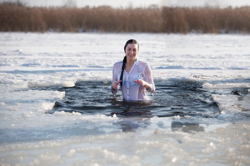 Swimming in the Winter | Alamy Stock Photo