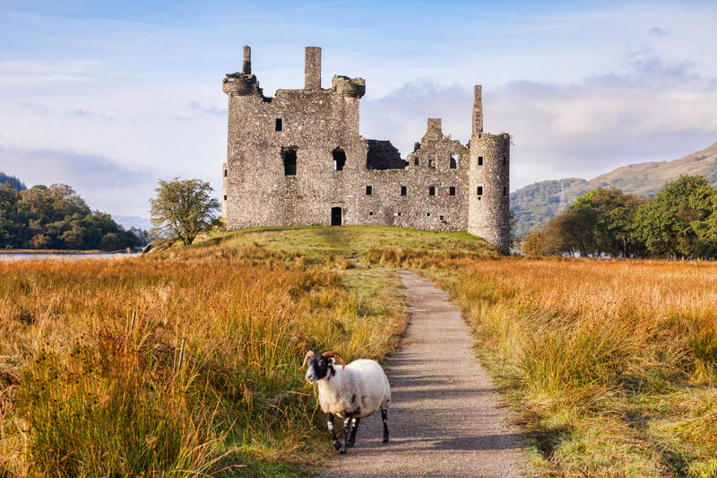 The Kilchurn Castle in Scotland | Alamy Stock Photo