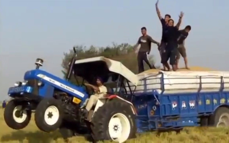 Party on the Tractor | Youtube.com/@ATVMoviesPL