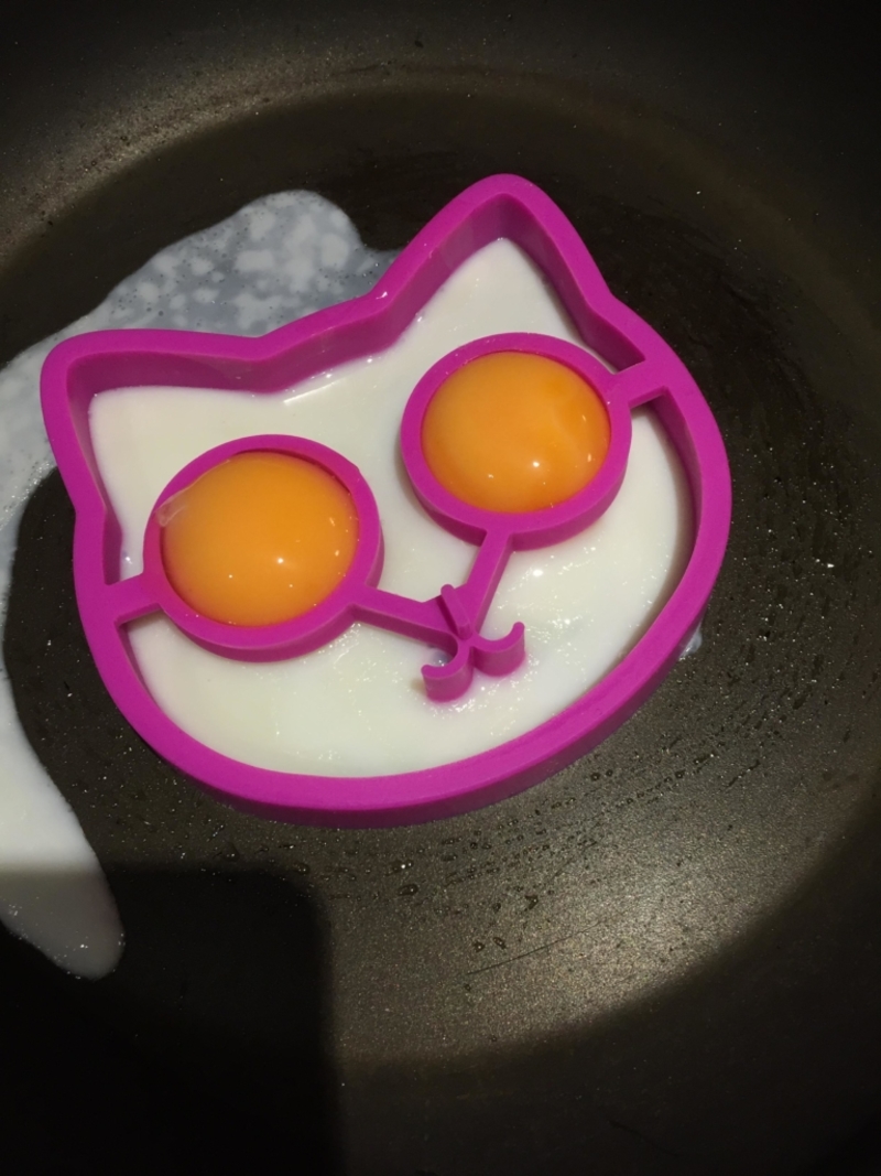 Egg Mold by Fred and Friends ($10 to $19.40) | Imgur.com/F59u4