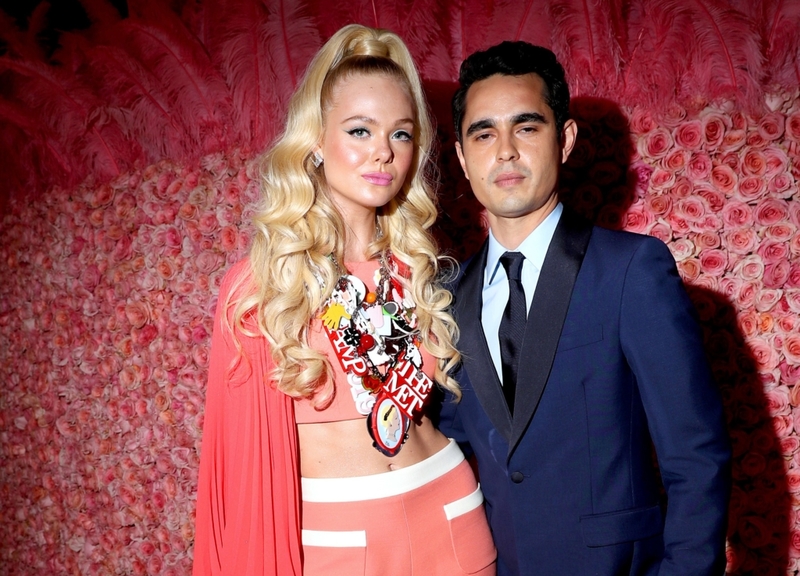 Elle Fanning y Max Minghella | Getty Images Photo by Kevin Tachman/MG19