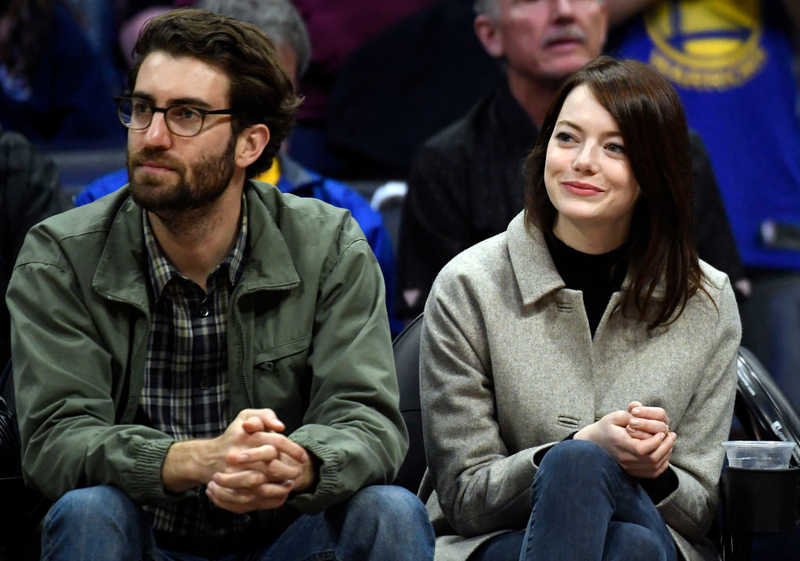 Emma Stone y Dave McCary | Getty Images Photo by Kevork Djansezian