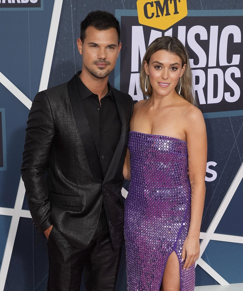 Taylor Lautner and Taylor Dome | Alamy Stock Photo by Ed Rode/imageSPACE/MediaPunch