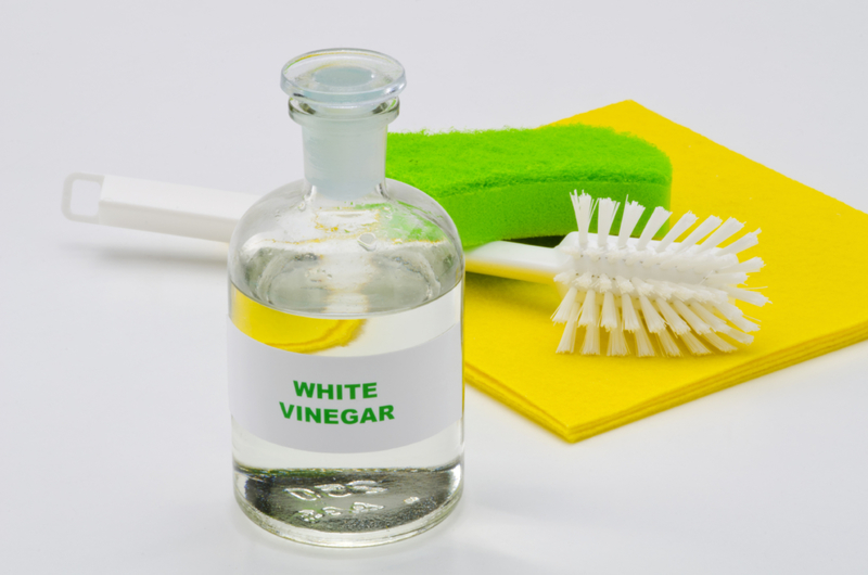 Usa vinagre para limpiar y evitar la acumulación de sal | Shutterstock