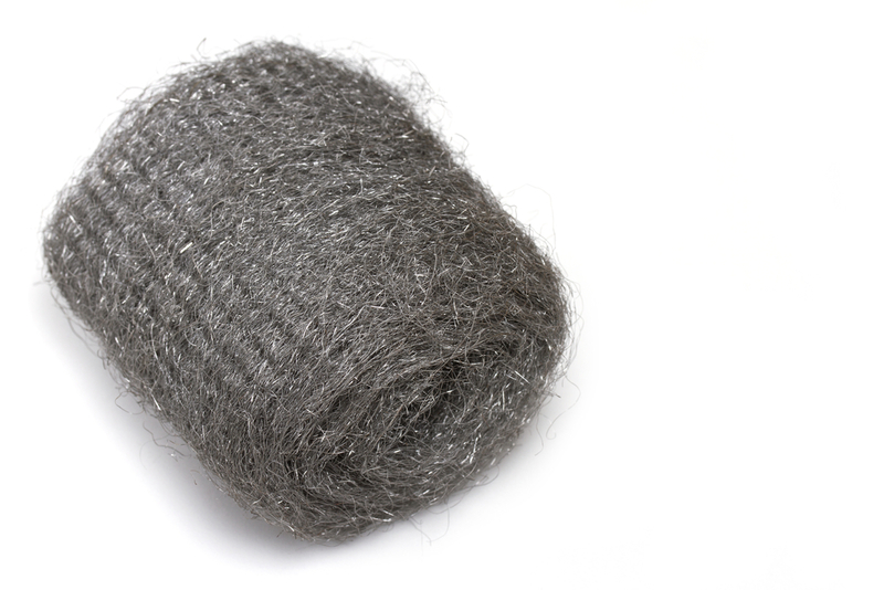 Usa lana de acero para limpiar tu parabrisas | Shutterstock