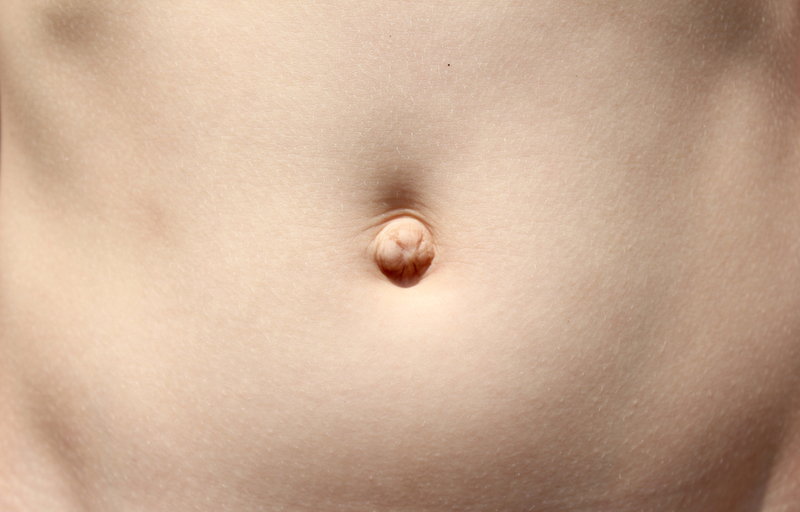 Outie Belly Buttons are Becoming Less Popular | Binimin/Shutterstock