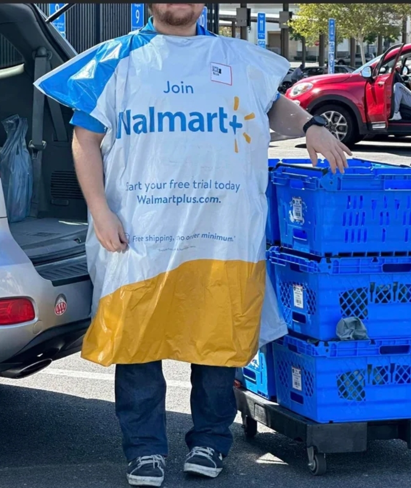 Walmart’s New Uniforms? | Reddit.com/Cactaddict