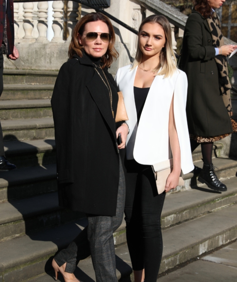 Victoria Beckham con su hermana Louise Adams | Getty Images Photo by Isabel Infantes/PA Images